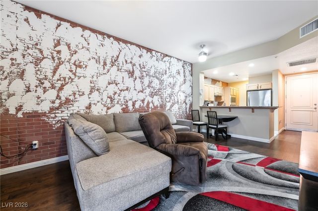 35 East Agate Avenue 201, Las Vegas, NV 89123