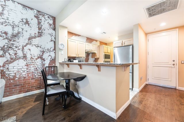 35 East Agate Avenue 201, Las Vegas, NV 89123