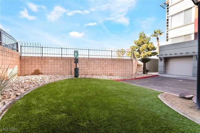 35 East Agate Avenue 201, Las Vegas, NV 89123