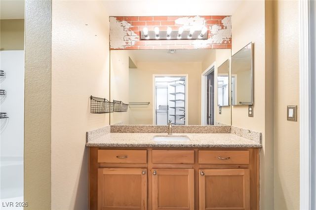 35 East Agate Avenue 201, Las Vegas, NV 89123