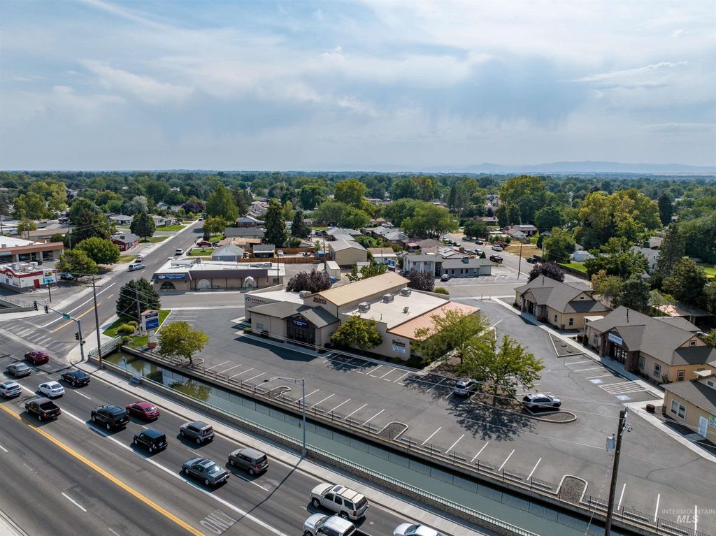 98 Mcclure Ave, Nampa, ID 83651 photo 3