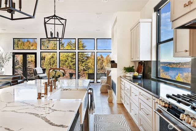 4224 NE 124th Street, Seattle, WA 98125