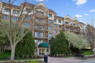 15 S Pine Street 604A, Mount Prospect, IL 60056