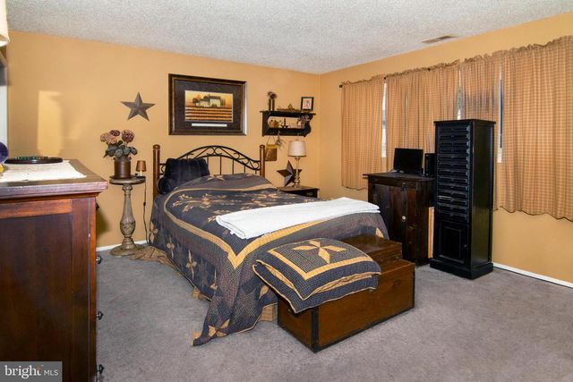 15 DOVER DR, Lindenwold, NJ 08021
