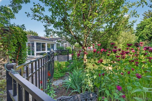 1985 Maple Road, Amherst, NY 14221