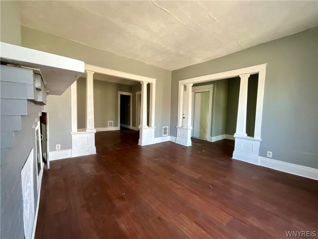 919 Ferry Avenue, Niagara Falls, NY 14301