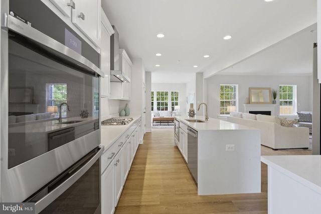 328 RIDGE RD, Washington Grove, MD 20880