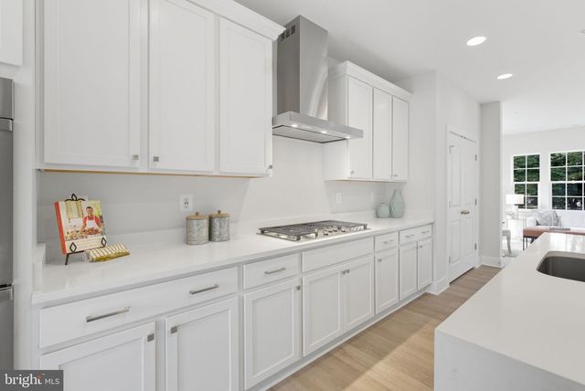 328 RIDGE RD, Washington Grove, MD 20880