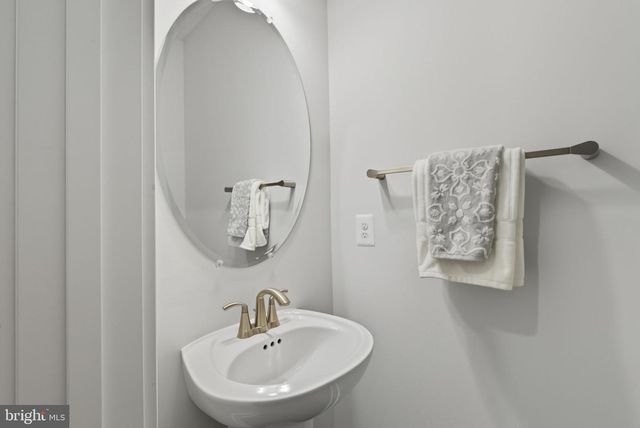 328 RIDGE RD, Washington Grove, MD 20880