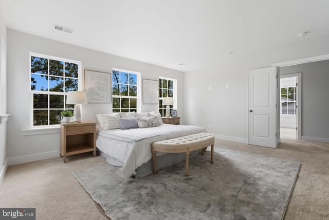 328 RIDGE RD, Washington Grove, MD 20880