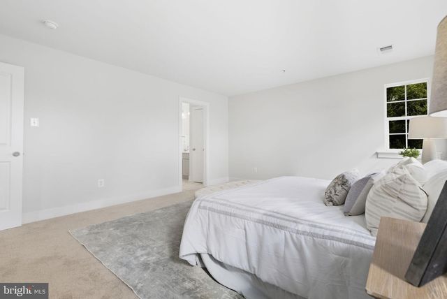 328 RIDGE RD, Washington Grove, MD 20880