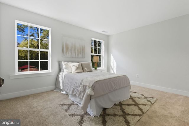 328 RIDGE RD, Washington Grove, MD 20880