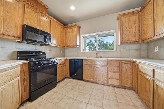 6710 Baldwin St, Valley Springs, CA 95252