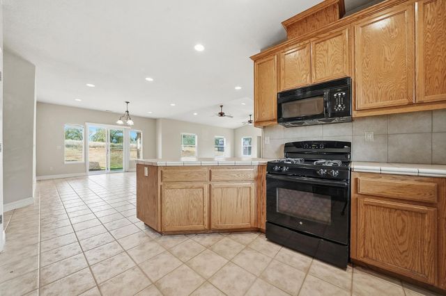6710 Baldwin St, Valley Springs, CA 95252