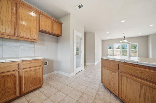 6710 Baldwin St, Valley Springs, CA 95252