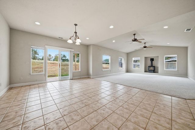 6710 Baldwin St, Valley Springs, CA 95252