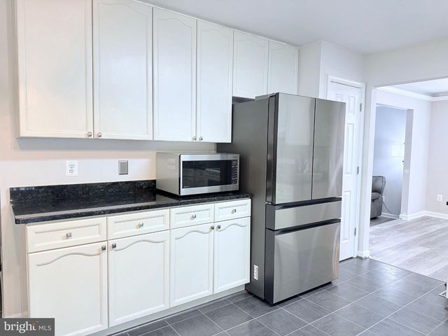 5801 CAMBRIDGE DR, Fredericksburg, VA 22407