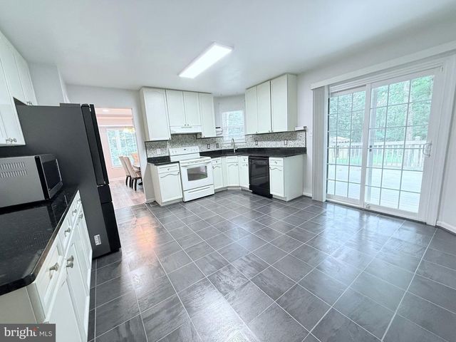 5801 CAMBRIDGE DR, Fredericksburg, VA 22407