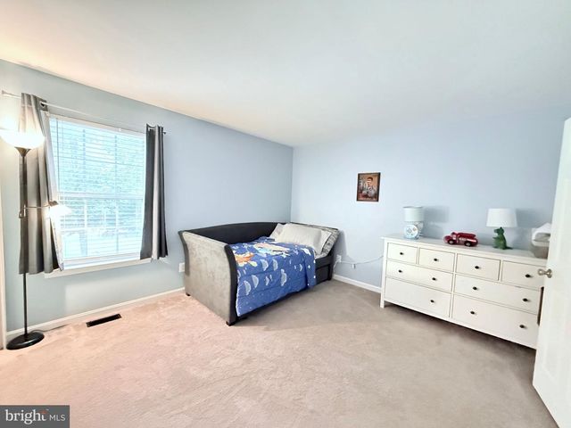 5801 CAMBRIDGE DR, Fredericksburg, VA 22407