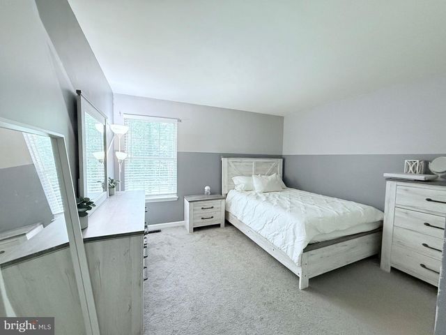 5801 CAMBRIDGE DR, Fredericksburg, VA 22407