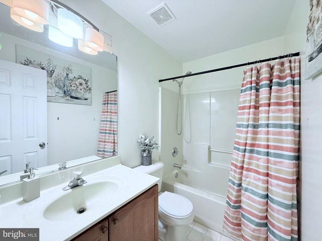 5801 CAMBRIDGE DR, Fredericksburg, VA 22407