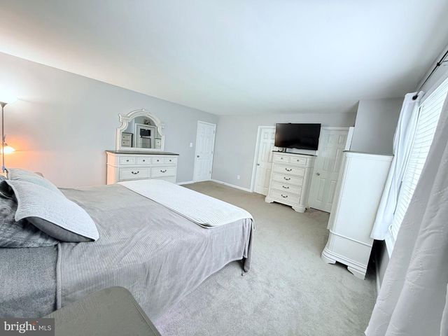 5801 CAMBRIDGE DR, Fredericksburg, VA 22407