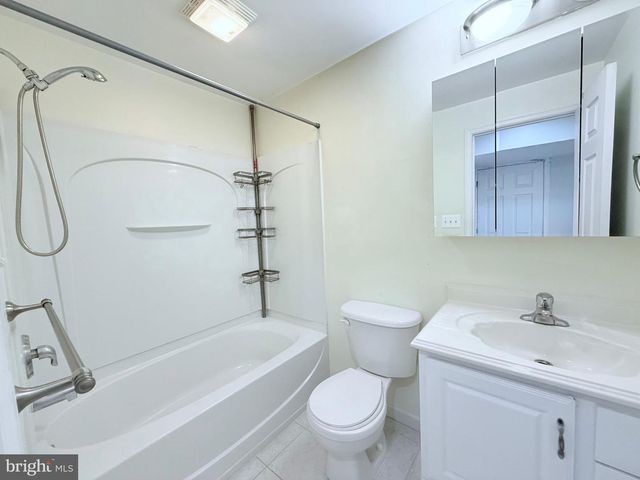 5801 CAMBRIDGE DR, Fredericksburg, VA 22407