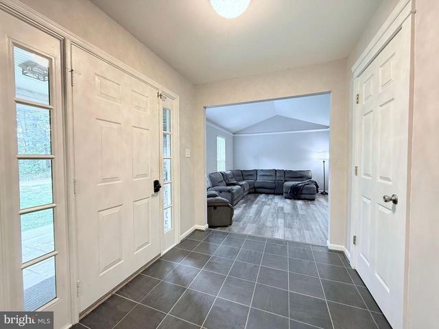 5801 CAMBRIDGE DR, Fredericksburg, VA 22407