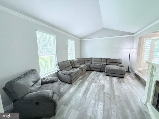 5801 CAMBRIDGE DR, Fredericksburg, VA 22407