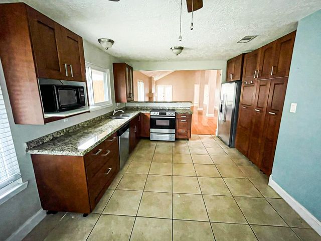 19734 Lake Hollow, Houston, TX 77084