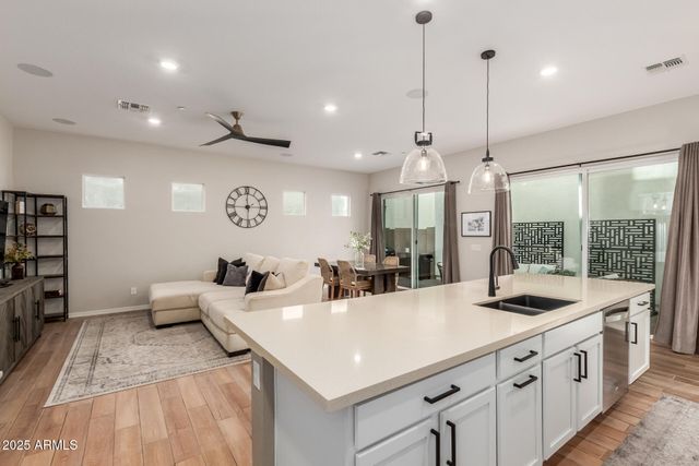 283 E BALSAM Drive, Chandler, AZ 85286