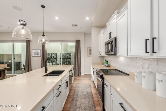 283 E BALSAM Drive, Chandler, AZ 85286