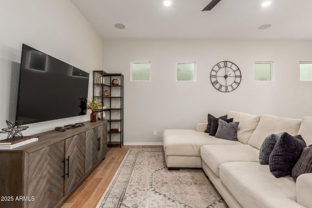 283 E BALSAM Drive, Chandler, AZ 85286