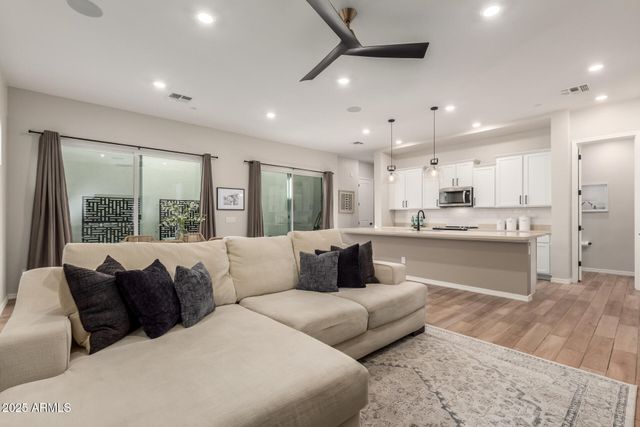 283 E BALSAM Drive, Chandler, AZ 85286