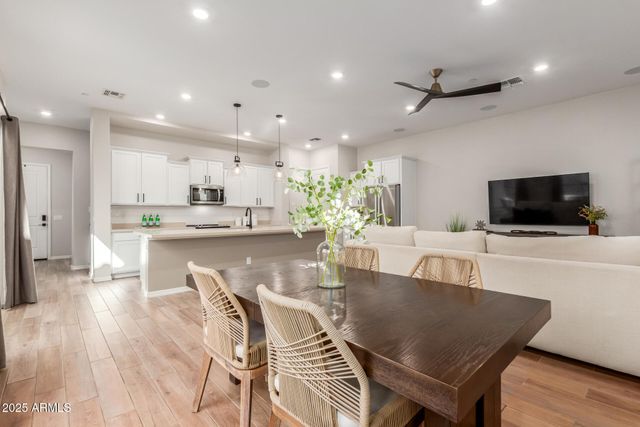 283 E BALSAM Drive, Chandler, AZ 85286