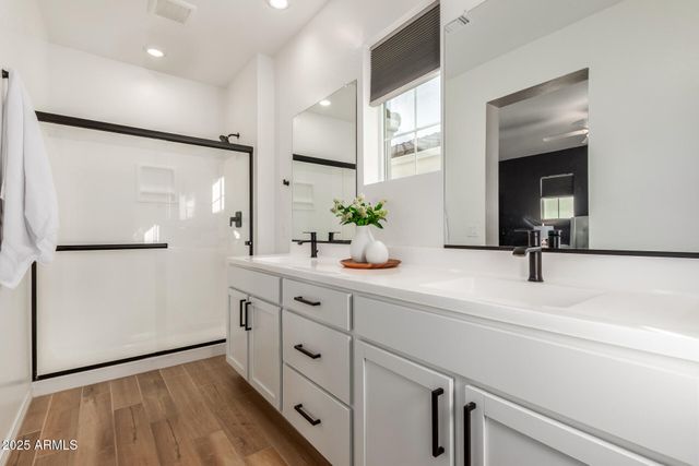 283 E BALSAM Drive, Chandler, AZ 85286