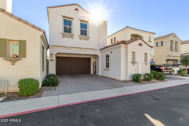 283 E BALSAM Drive, Chandler, AZ 85286