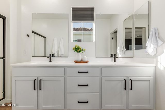 283 E BALSAM Drive, Chandler, AZ 85286