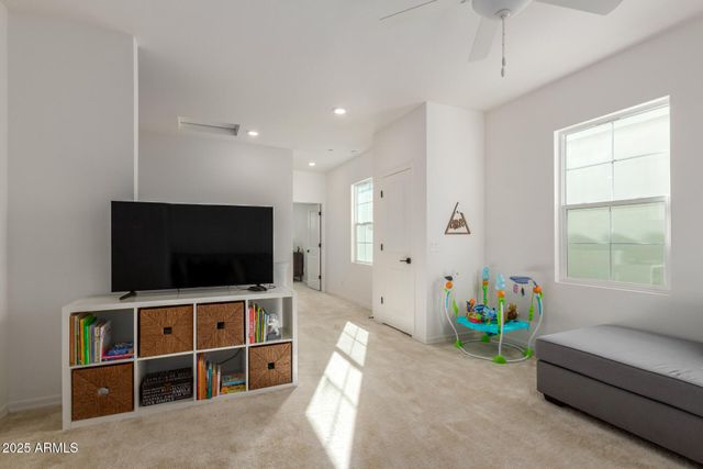 283 E BALSAM Drive, Chandler, AZ 85286