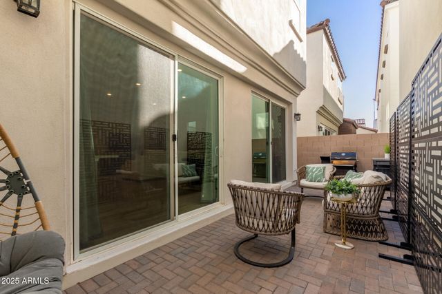 283 E BALSAM Drive, Chandler, AZ 85286