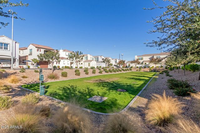 283 E BALSAM Drive, Chandler, AZ 85286