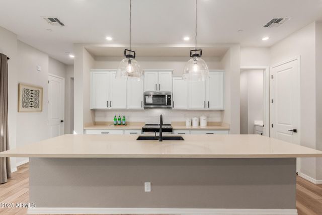 283 E BALSAM Drive, Chandler, AZ 85286