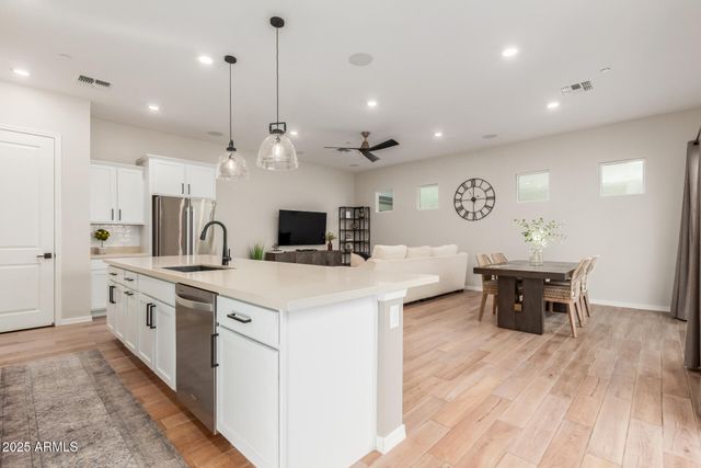 283 E BALSAM Drive, Chandler, AZ 85286