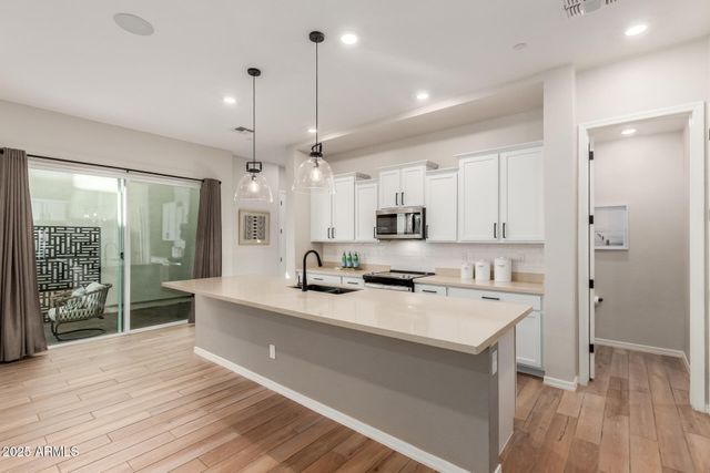 283 E BALSAM Drive, Chandler, AZ 85286