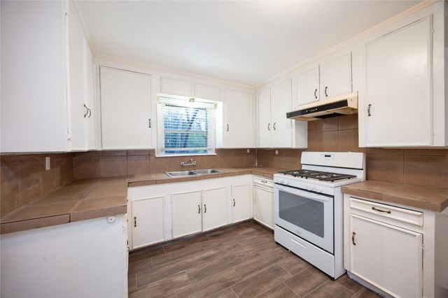 304 Harris Boulevard, Conroe, TX 77301