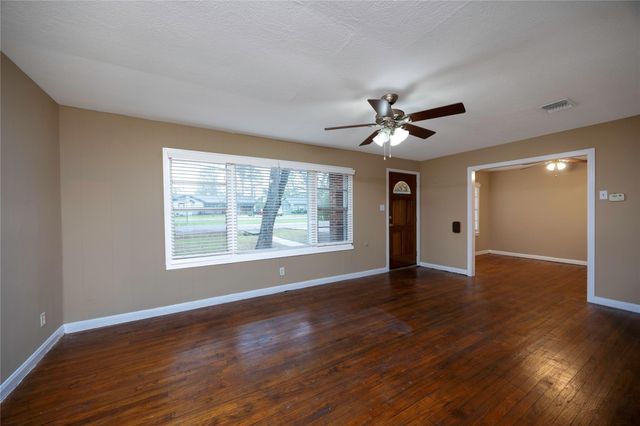 304 Harris Boulevard, Conroe, TX 77301