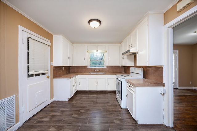 304 Harris Boulevard, Conroe, TX 77301