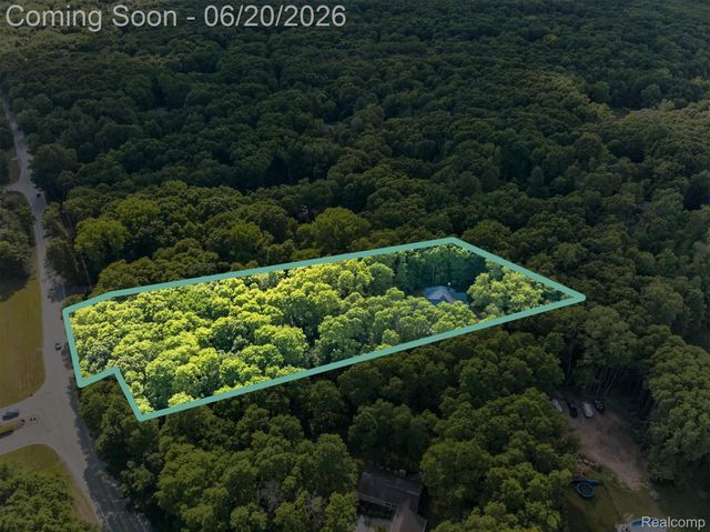 790 Grange Hall Road, Groveland Township, MI 48462