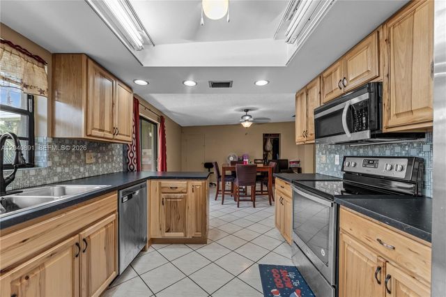 6860 SW 18th St, Miami, FL 33155