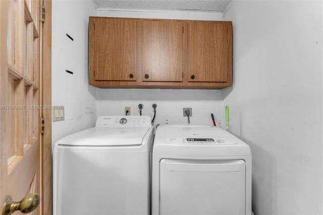 6860 SW 18th St, Miami, FL 33155